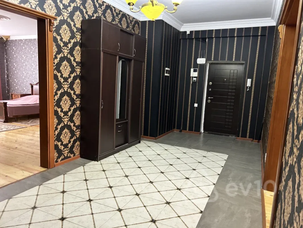 Kirayə verilir 3 otaqlı yeni tikili 178 m²