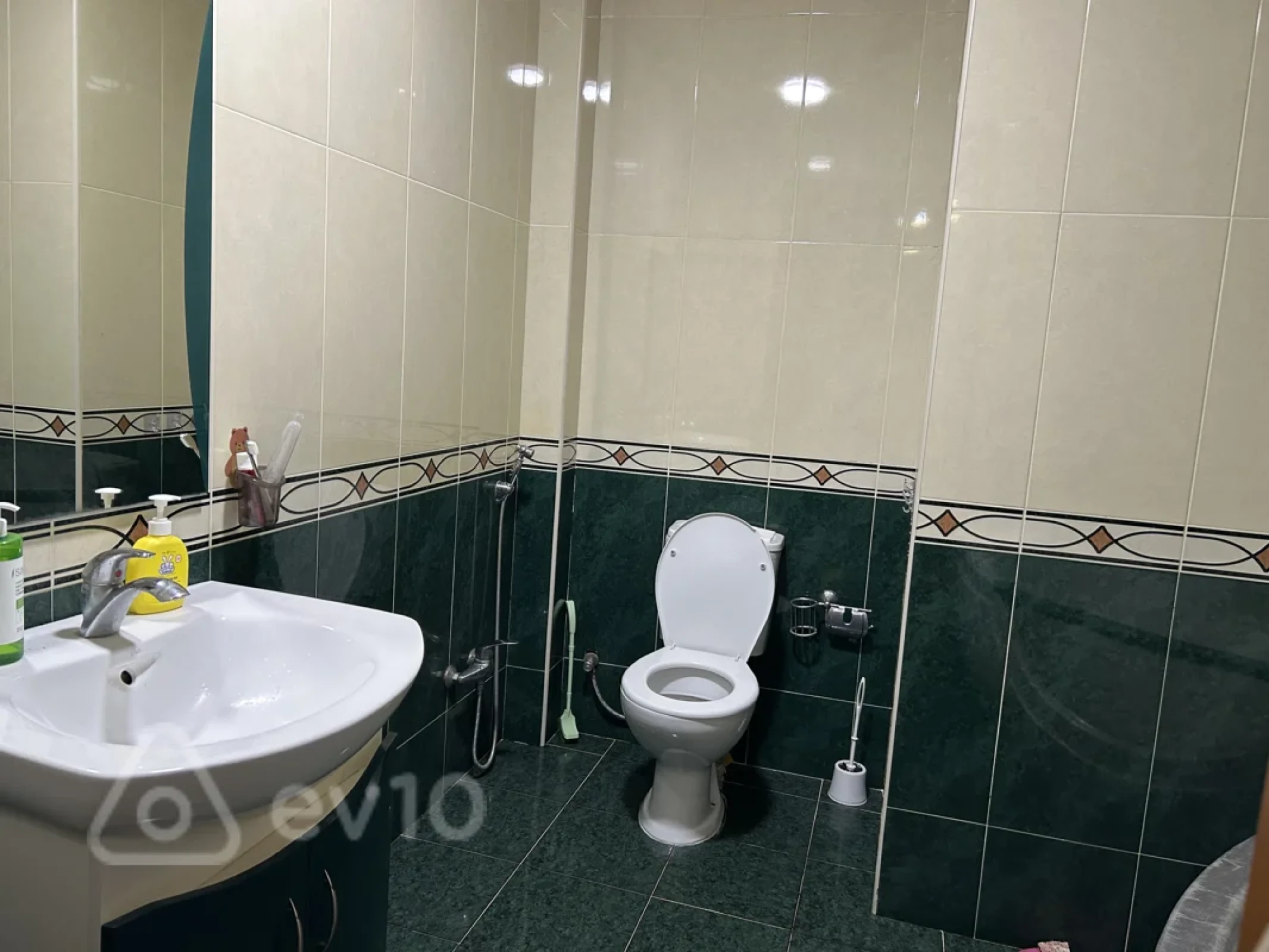 Kirayə verilir 3 otaqlı yeni tikili 178 m²