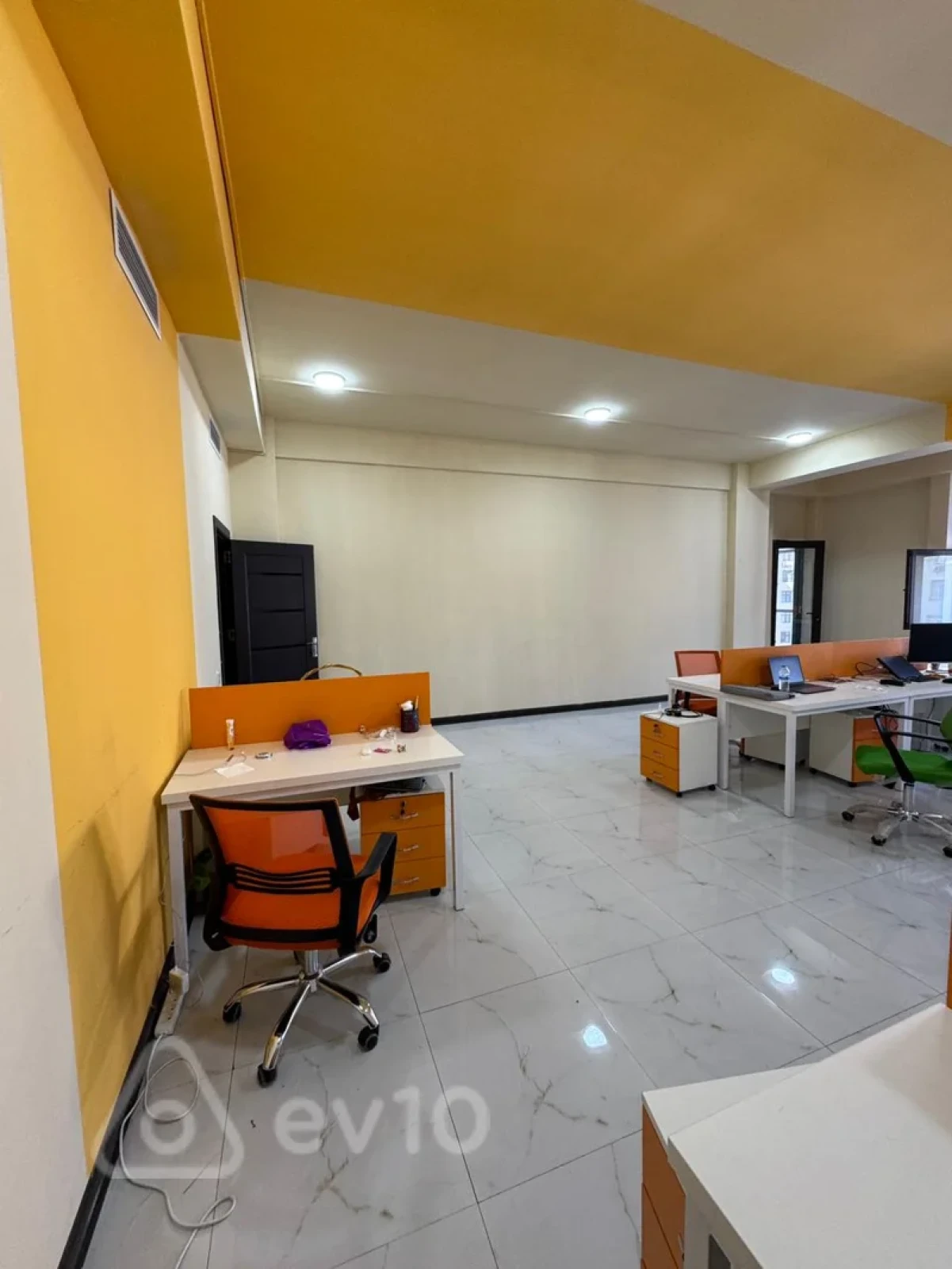 Kirayə verilir 5 otaqlı ofis 170 m²