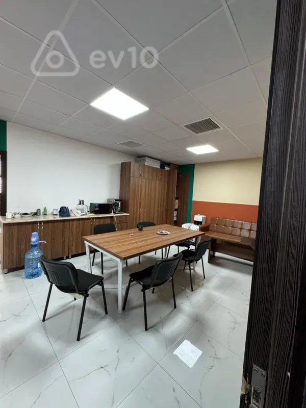 Kirayə verilir 5 otaqlı ofis 170 m²
