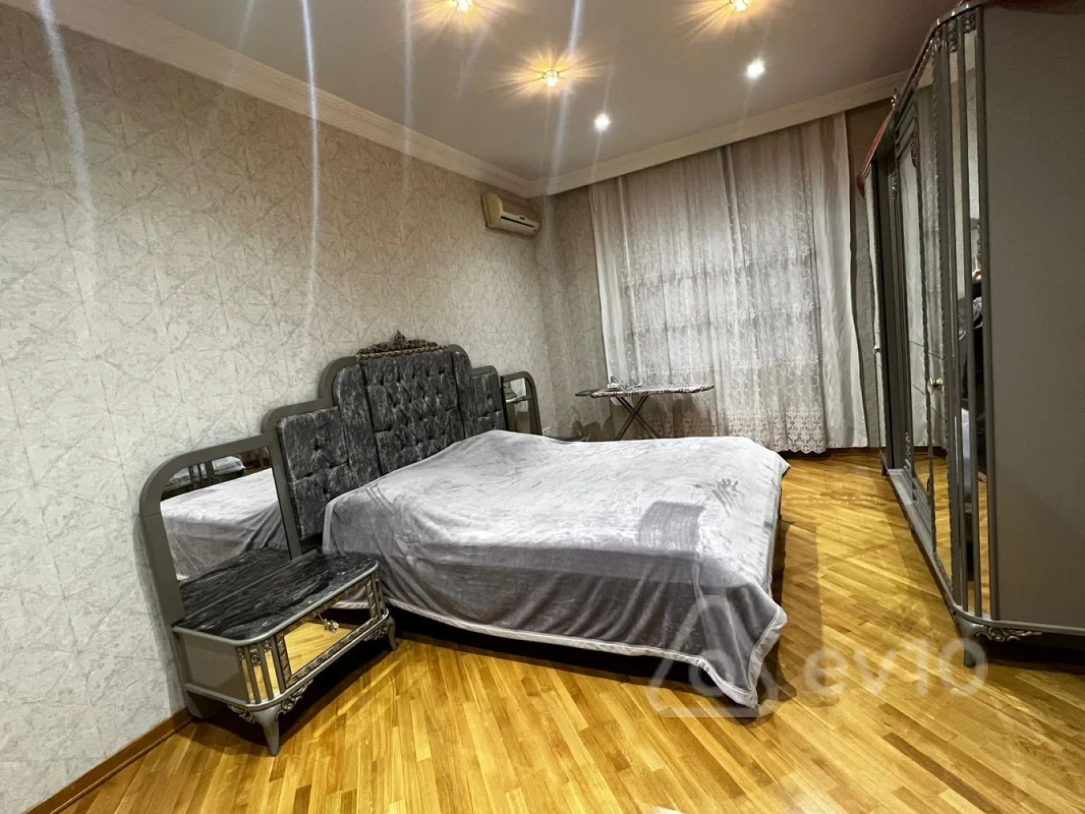 Kirayə verilir 3 otaqlı yeni tikili 170 m²