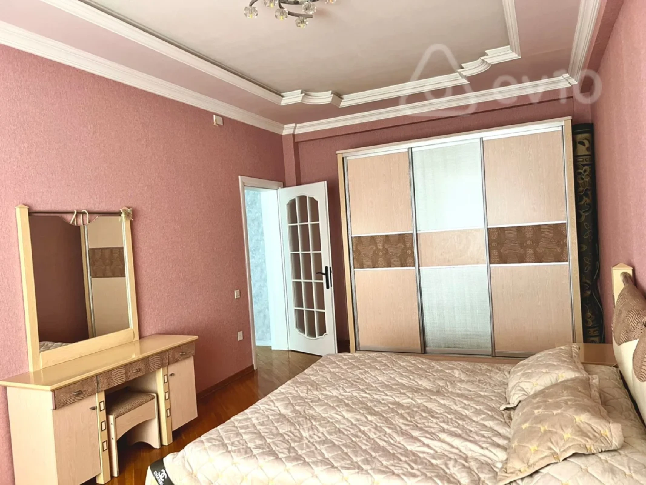 Kirayə verilir 3 otaqlı yeni tikili 170 m²