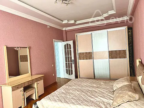 Kirayə verilir 3 otaqlı yeni tikili 170 m²