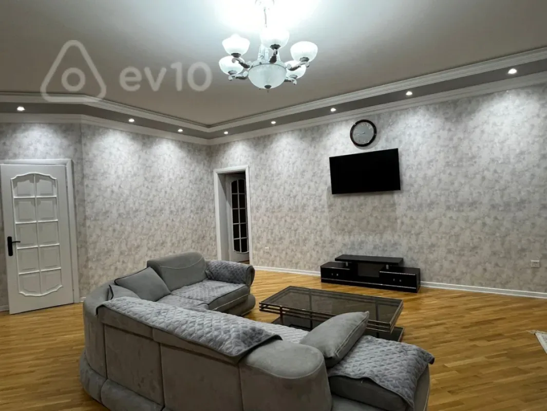 Kirayə verilir 3 otaqlı yeni tikili 170 m²