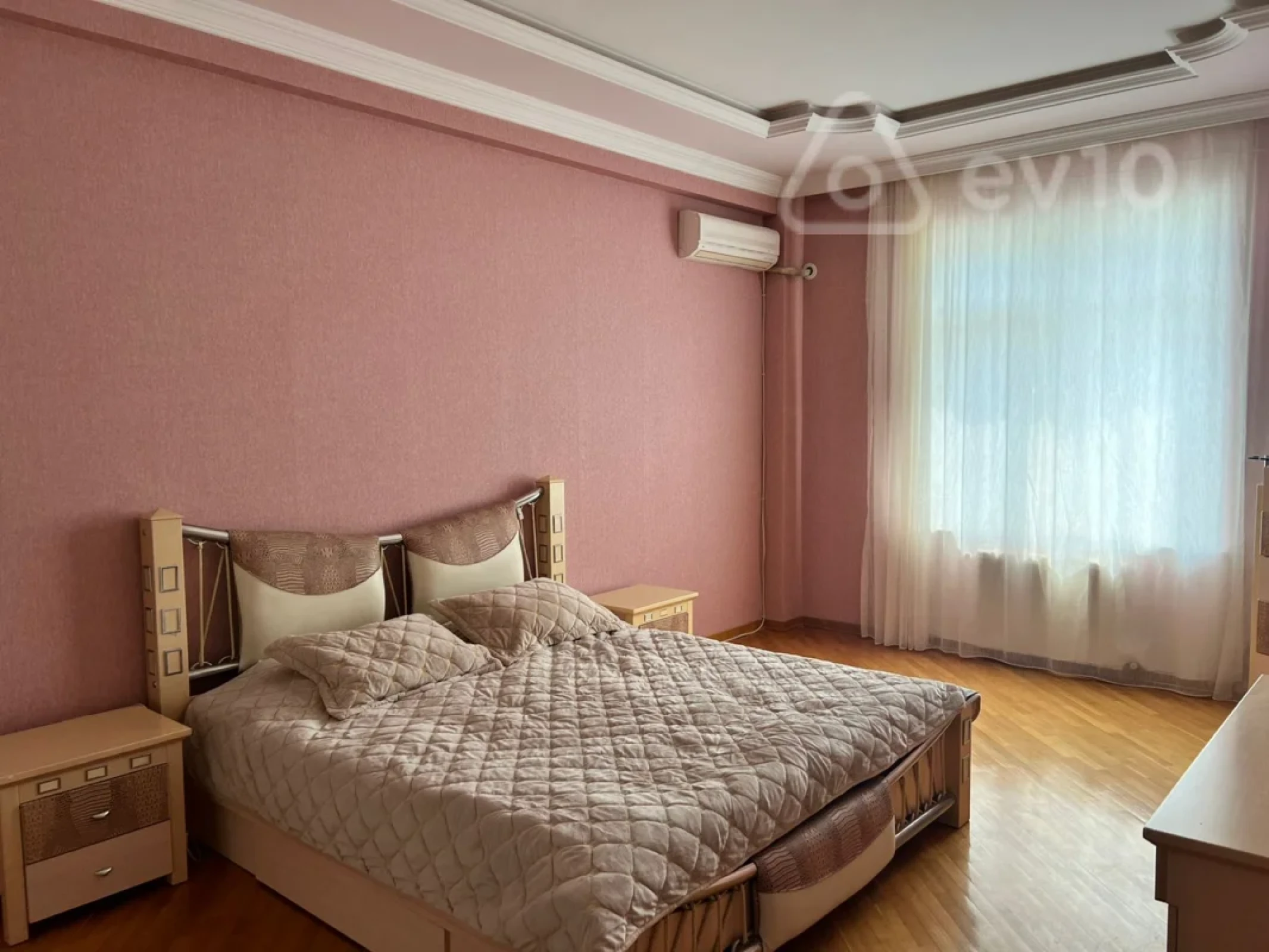 Kirayə verilir 3 otaqlı yeni tikili 170 m²