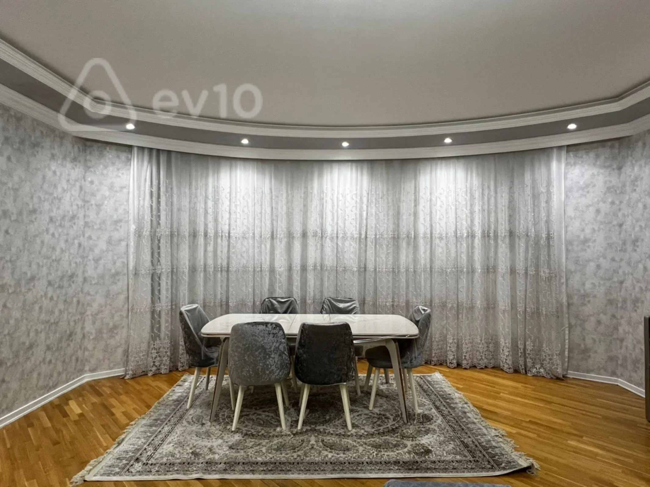 Kirayə verilir 3 otaqlı yeni tikili 170 m²