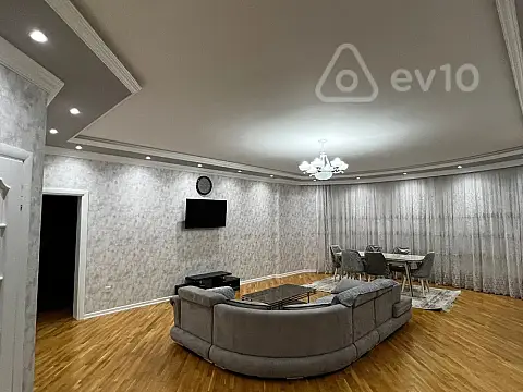 Kirayə verilir 3 otaqlı yeni tikili 170 m²