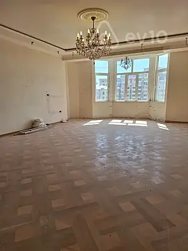 Satılır 3 otaqlı yeni tikili 155 m²