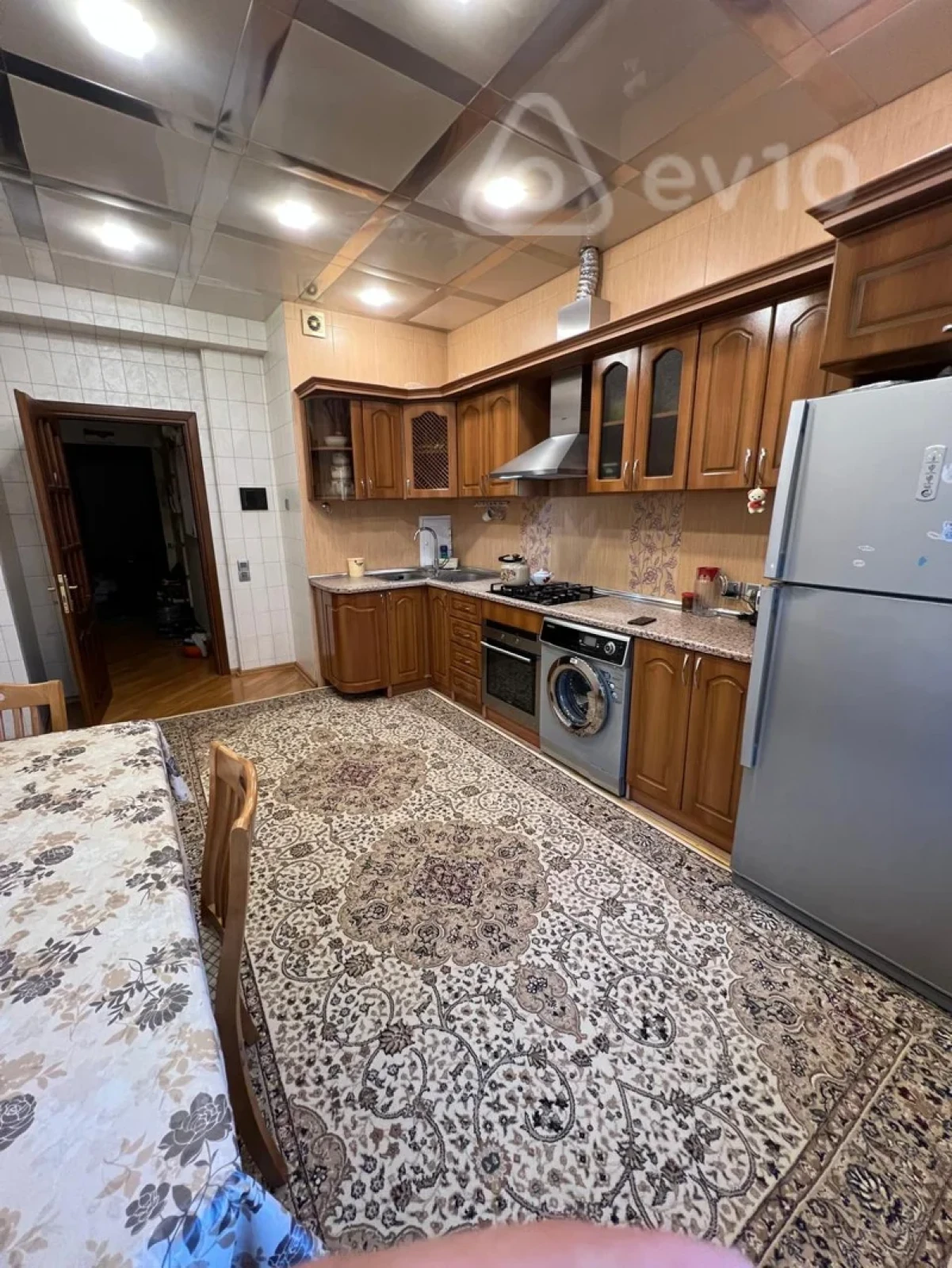 Kirayə verilir 3 otaqlı yeni tikili 150 m²