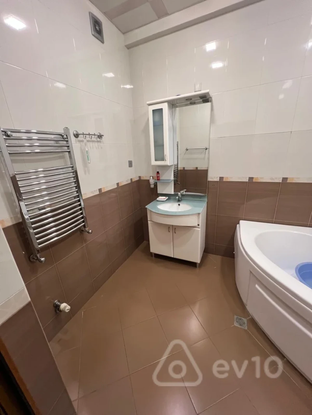 Kirayə verilir 3 otaqlı yeni tikili 150 m²