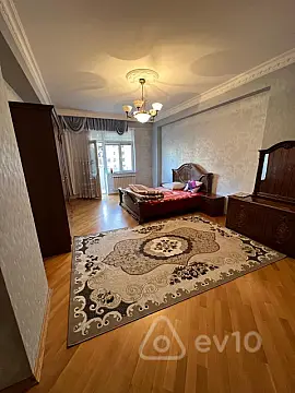Kirayə verilir 3 otaqlı yeni tikili 150 m²
