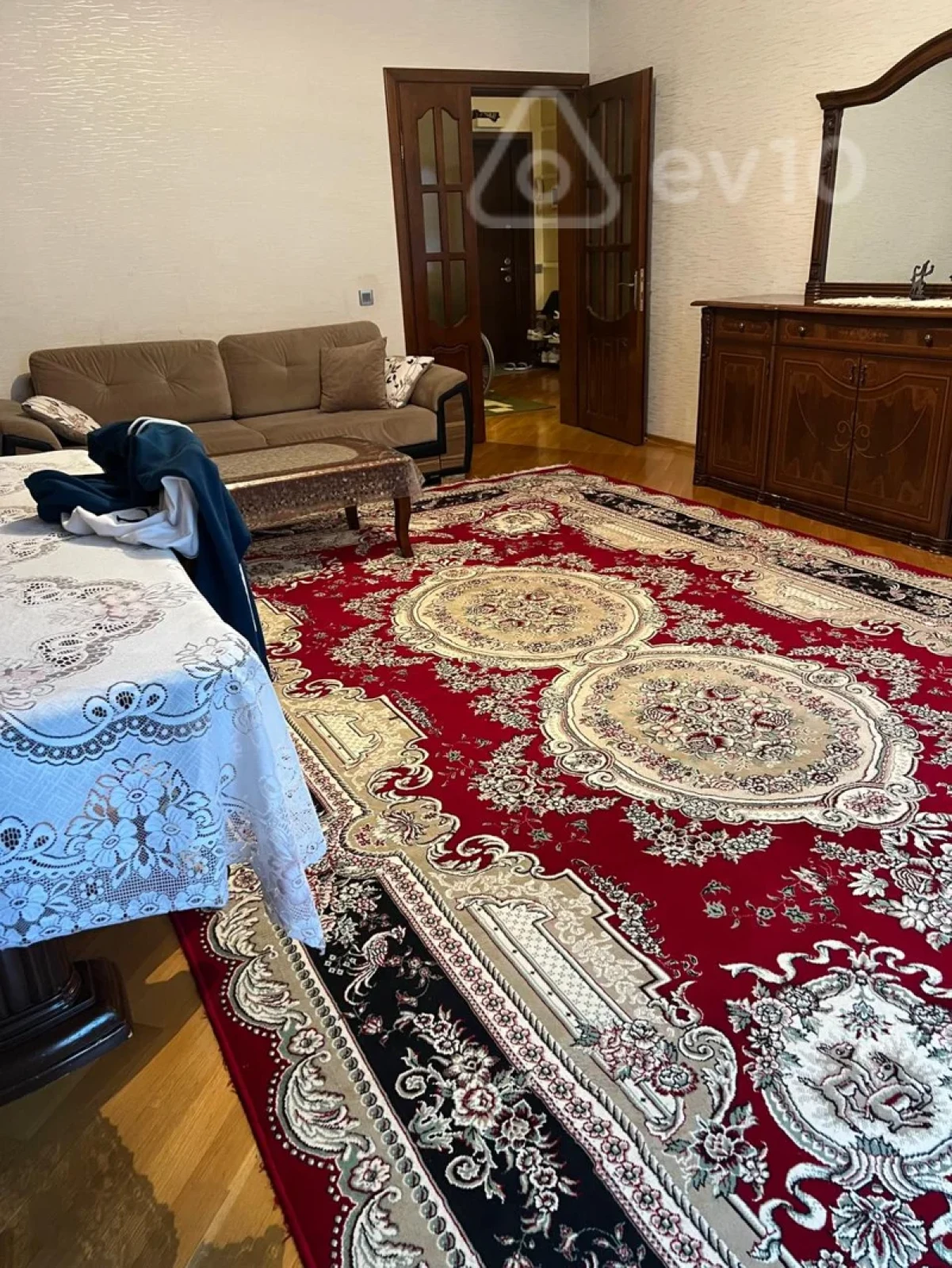 Kirayə verilir 3 otaqlı yeni tikili 150 m²