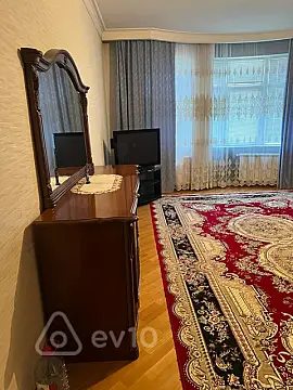 Kirayə verilir 3 otaqlı yeni tikili 150 m²
