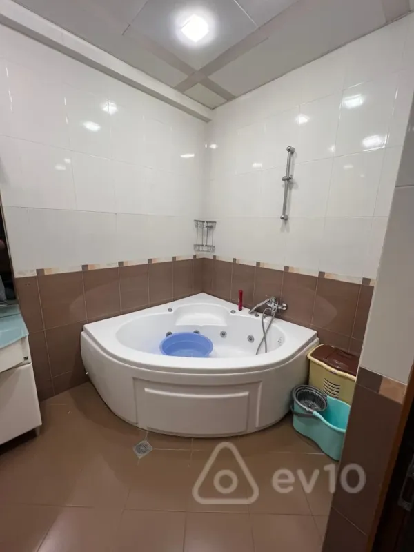 Kirayə verilir 3 otaqlı yeni tikili 150 m²