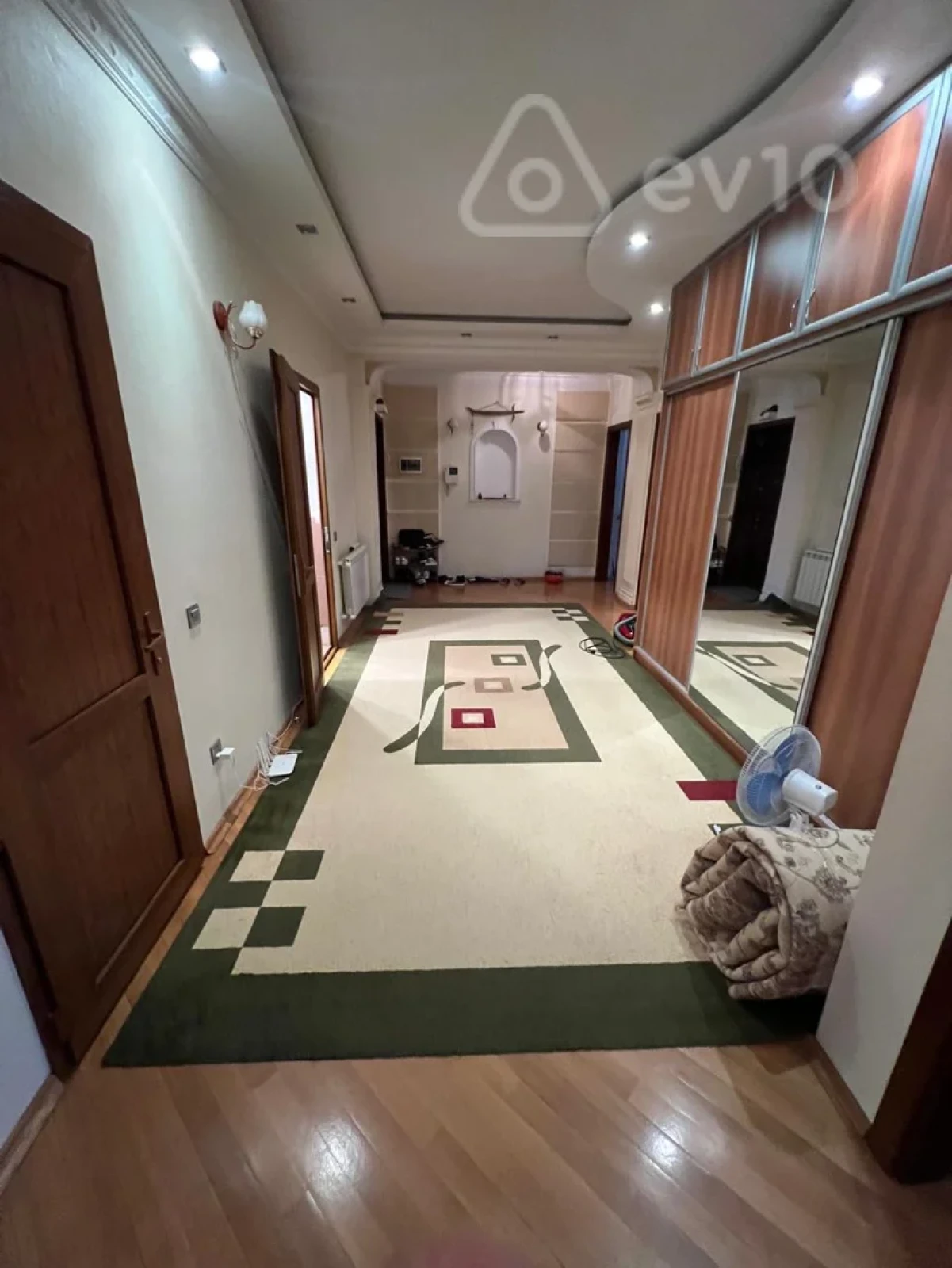 Kirayə verilir 3 otaqlı yeni tikili 150 m²