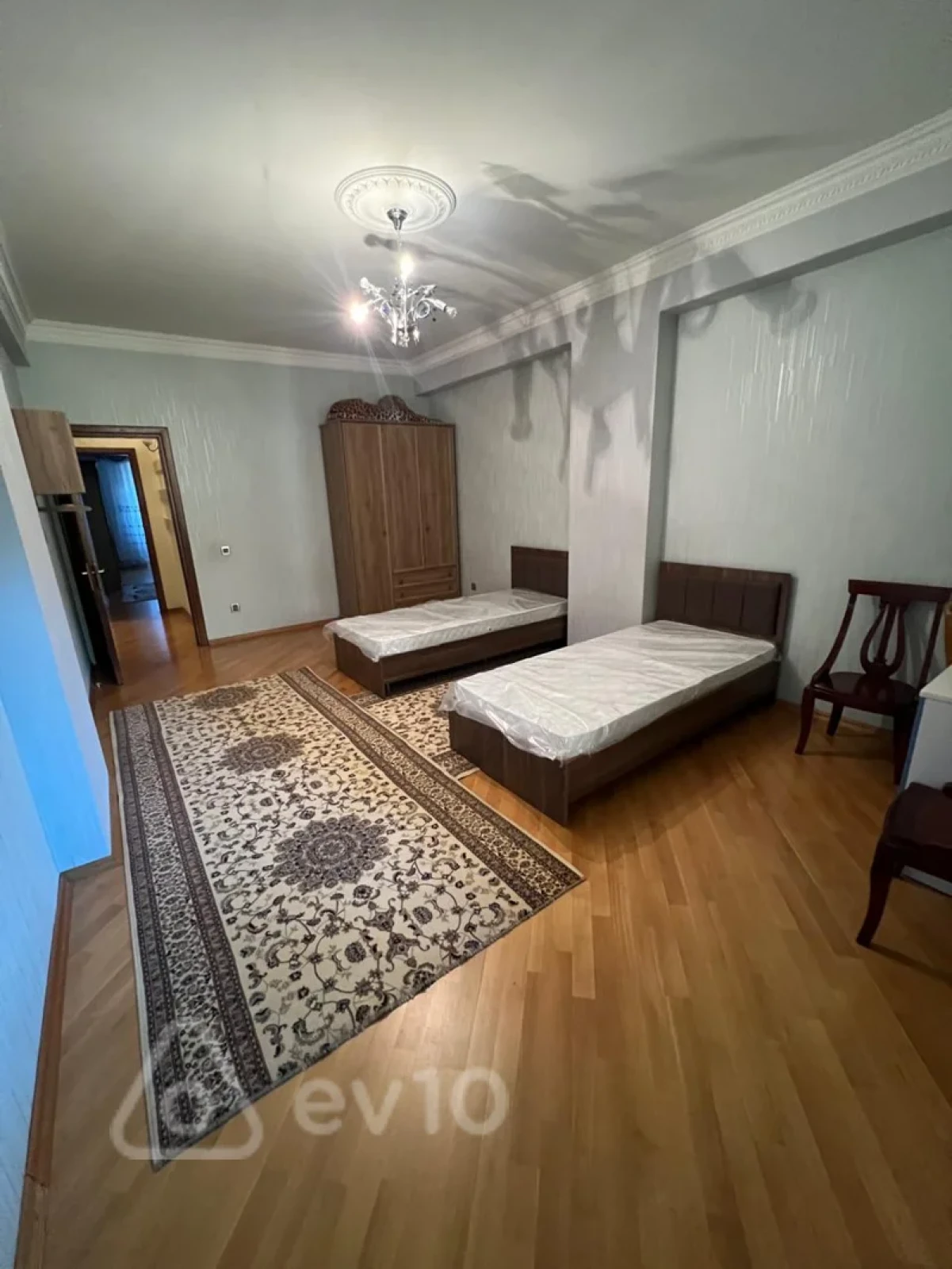 Kirayə verilir 3 otaqlı yeni tikili 150 m²