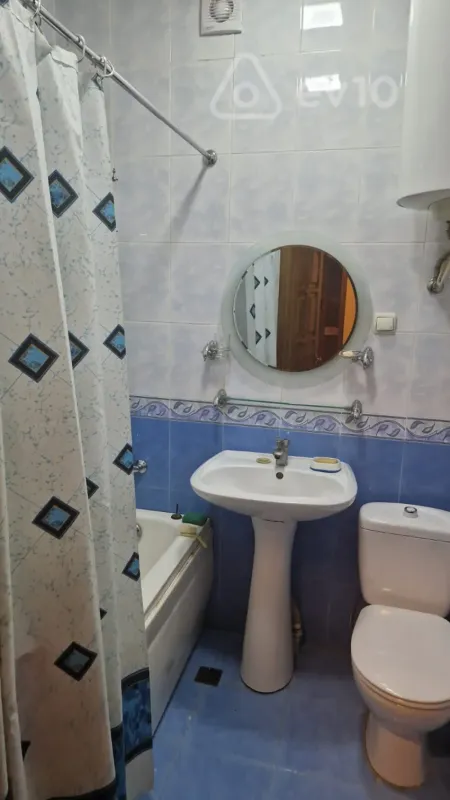 Kirayə verilir 2 otaqlı köhnə tikili 60 m²