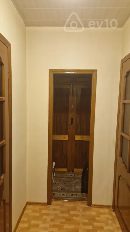 Kirayə verilir 2 otaqlı köhnə tikili 60 m²