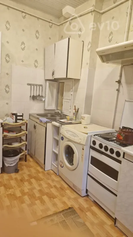 Kirayə verilir 2 otaqlı köhnə tikili 60 m²