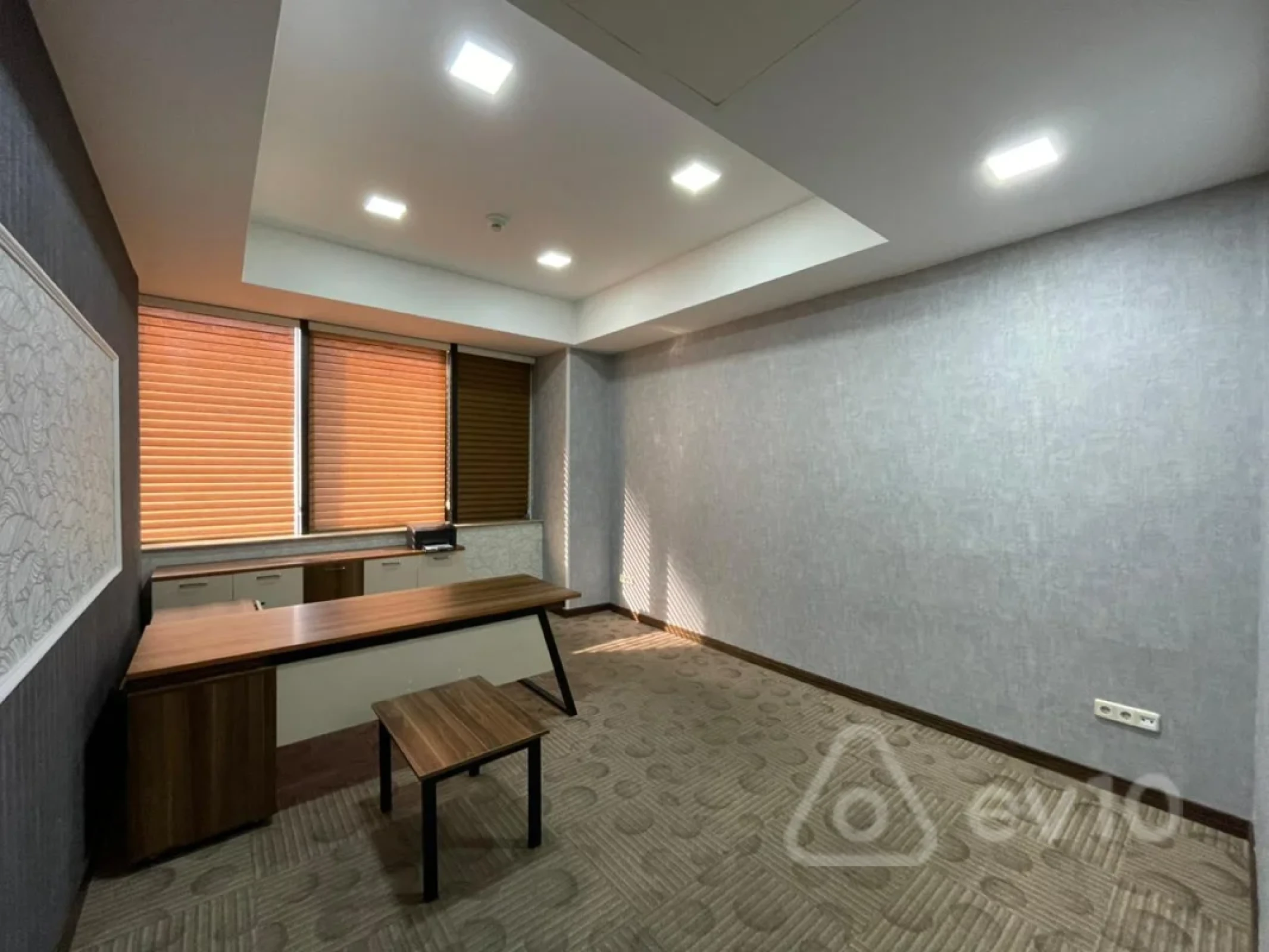 Kirayə verilir 4 otaqlı ofis 170 m²