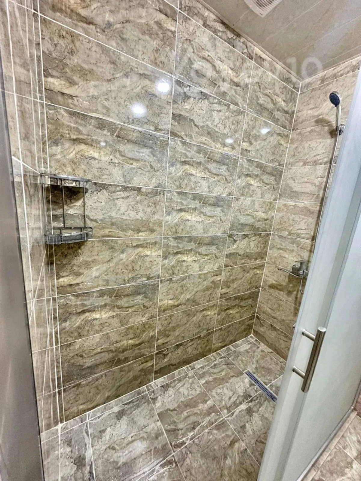 Kirayə verilir 3 otaqlı yeni tikili 120 m²