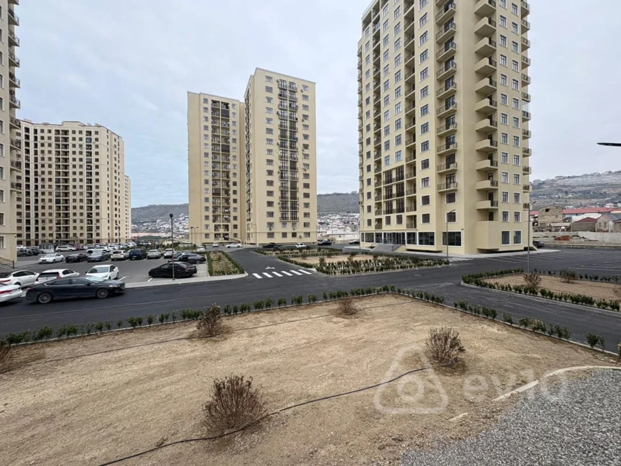 Kirayə verilir 3 otaqlı yeni tikili 120 m²