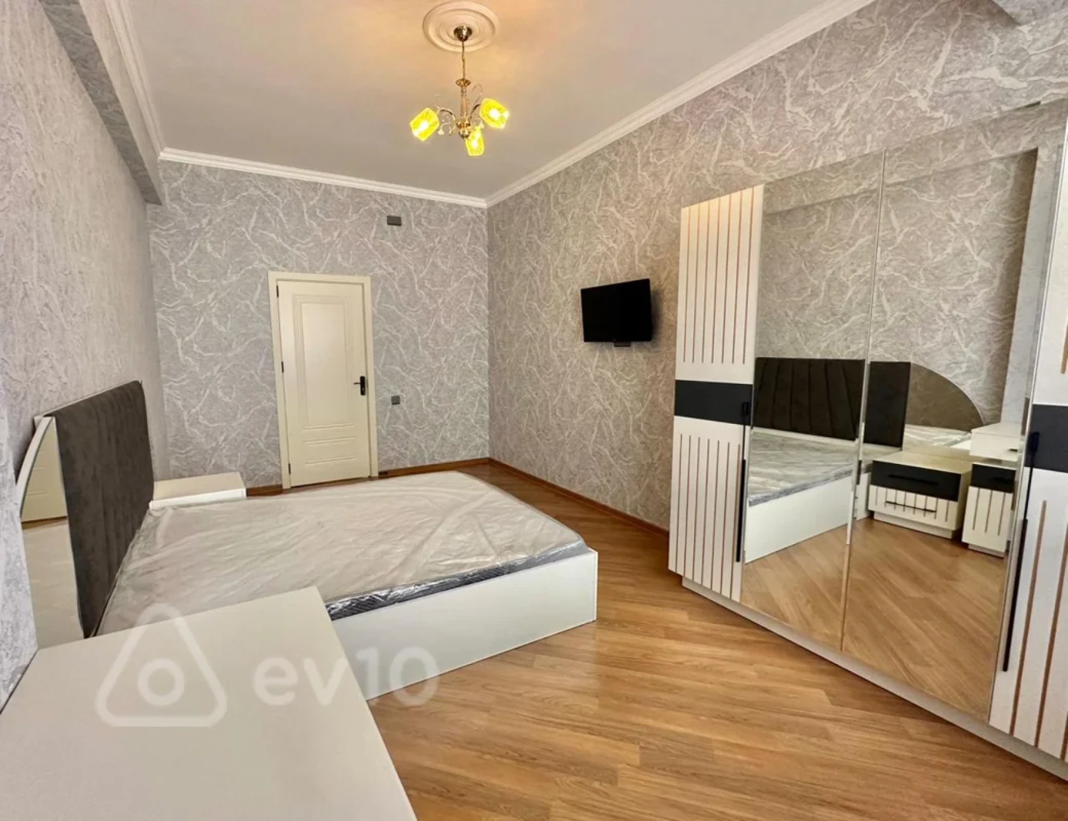 Kirayə verilir 3 otaqlı yeni tikili 120 m²