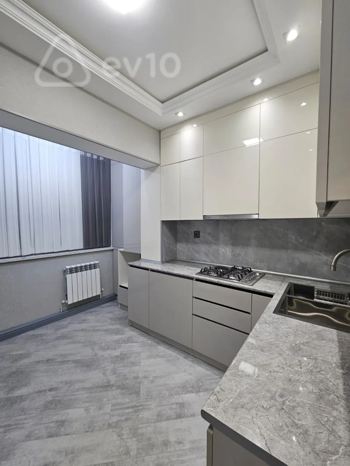 Satılır 3 otaqlı köhnə tikili 80 m²