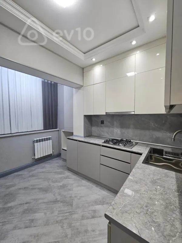 Satılır 3 otaqlı köhnə tikili 80 m²