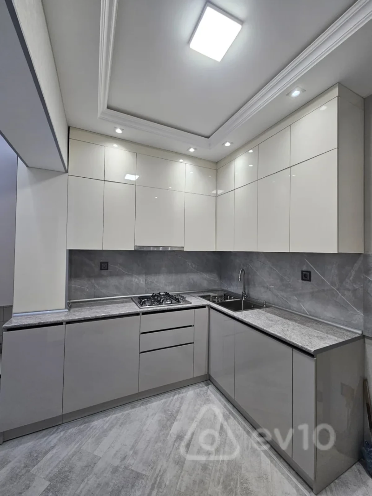 Satılır 3 otaqlı köhnə tikili 80 m²