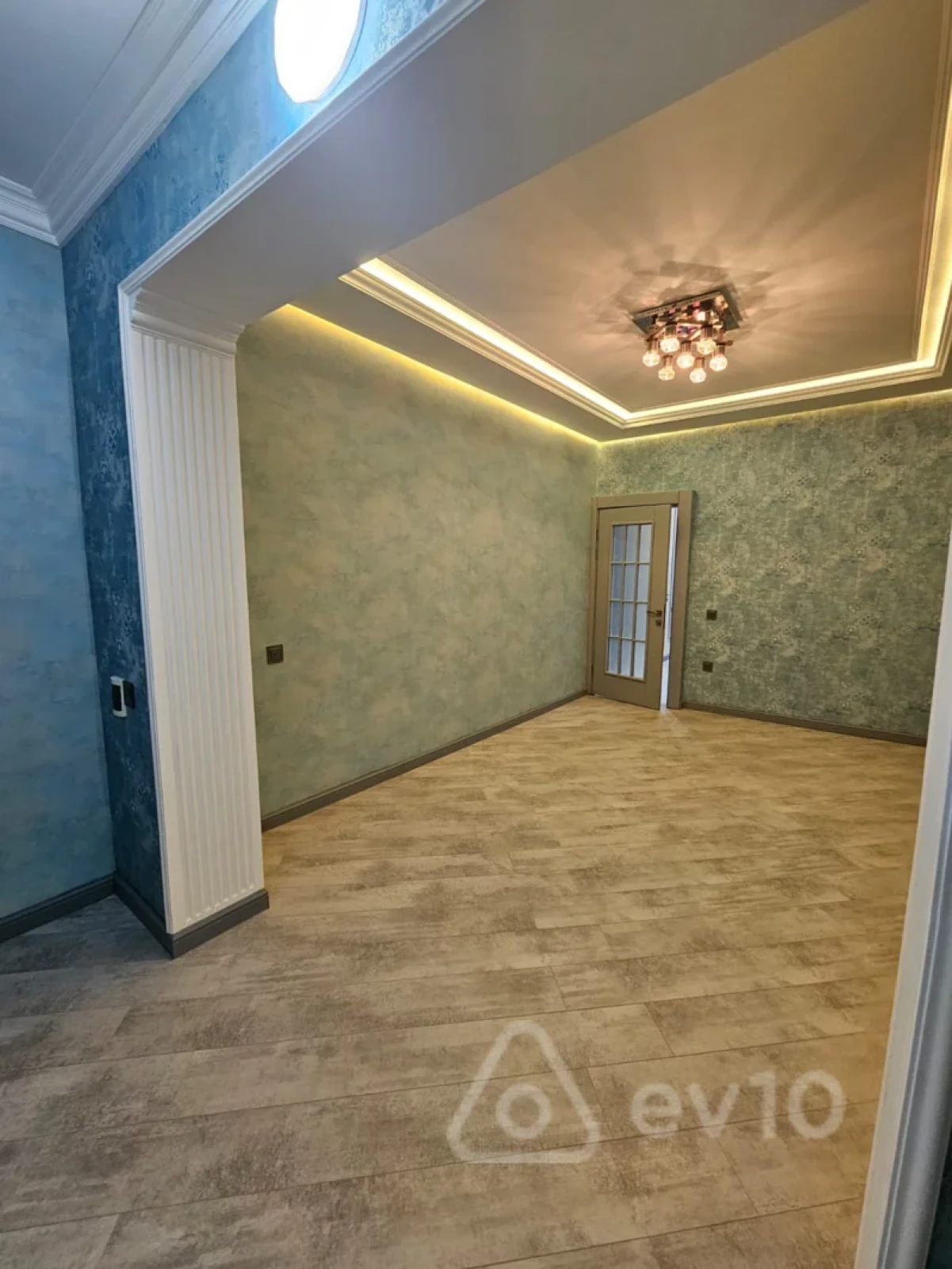 Satılır 3 otaqlı köhnə tikili 80 m²