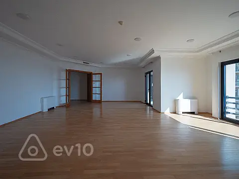 Kirayə verilir 10 otaqlı ofis 340 m²