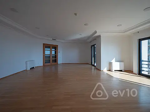 Kirayə verilir 10 otaqlı ofis 340 m²