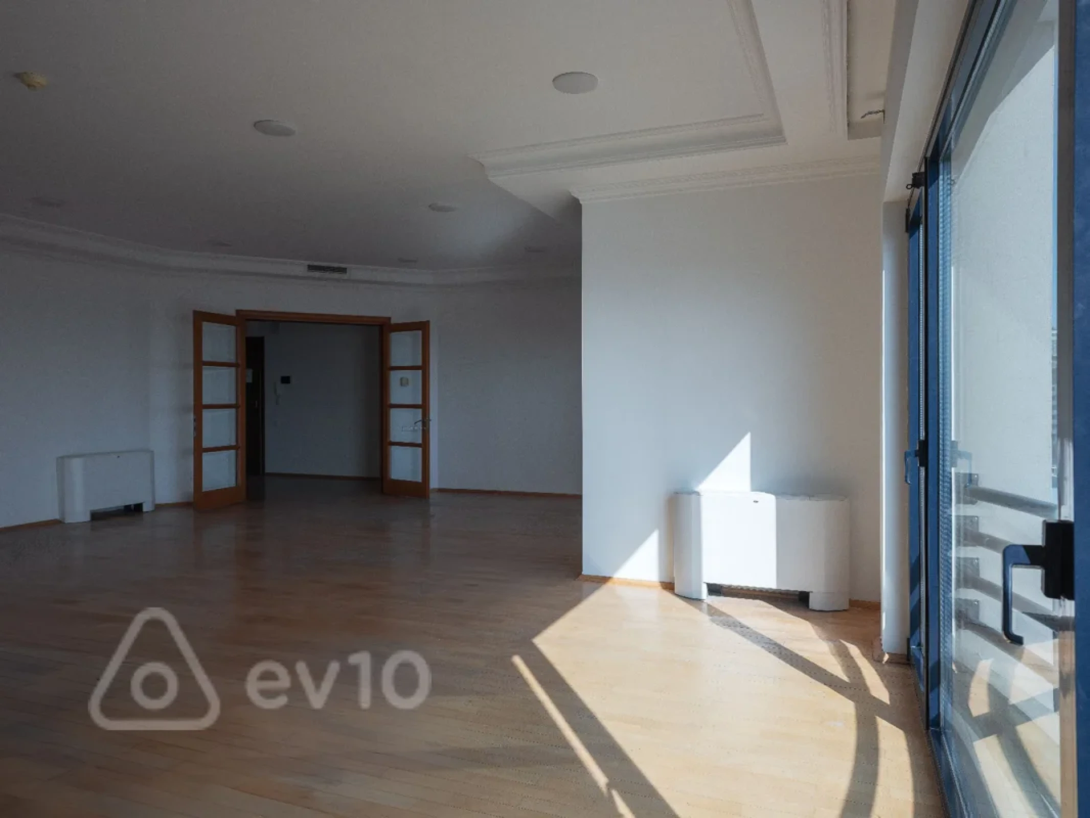 Kirayə verilir 10 otaqlı ofis 340 m²