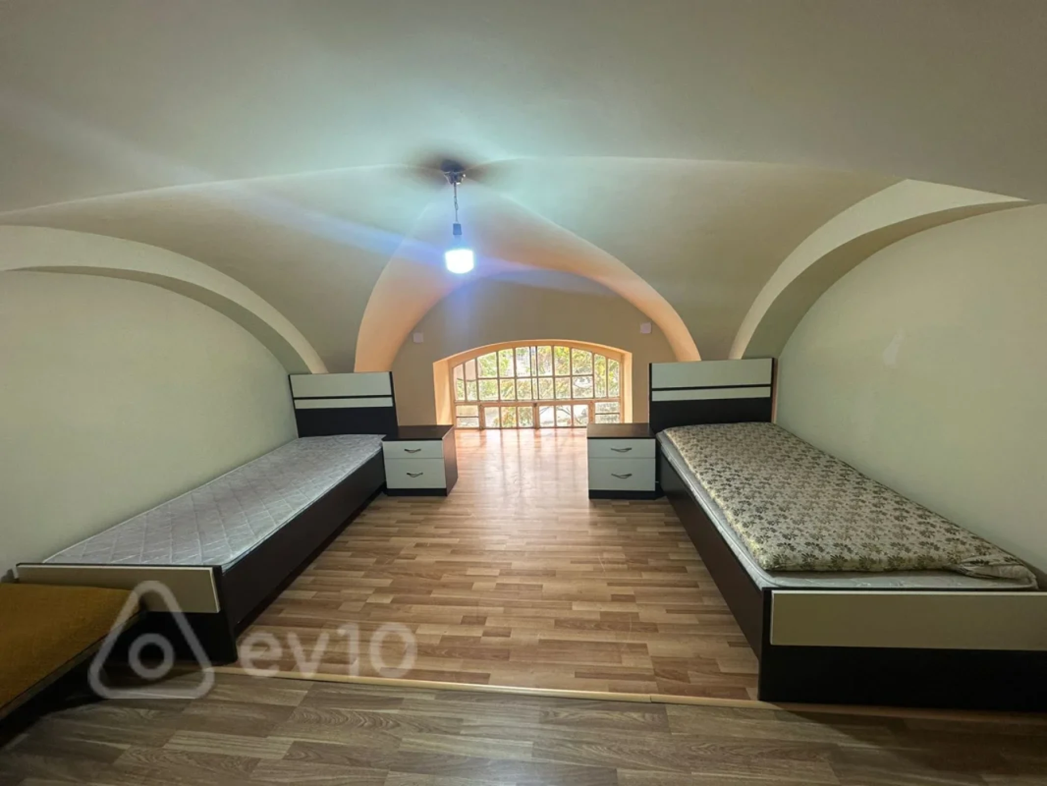 Kirayə verilir 2 otaqlı köhnə tikili 60 m²