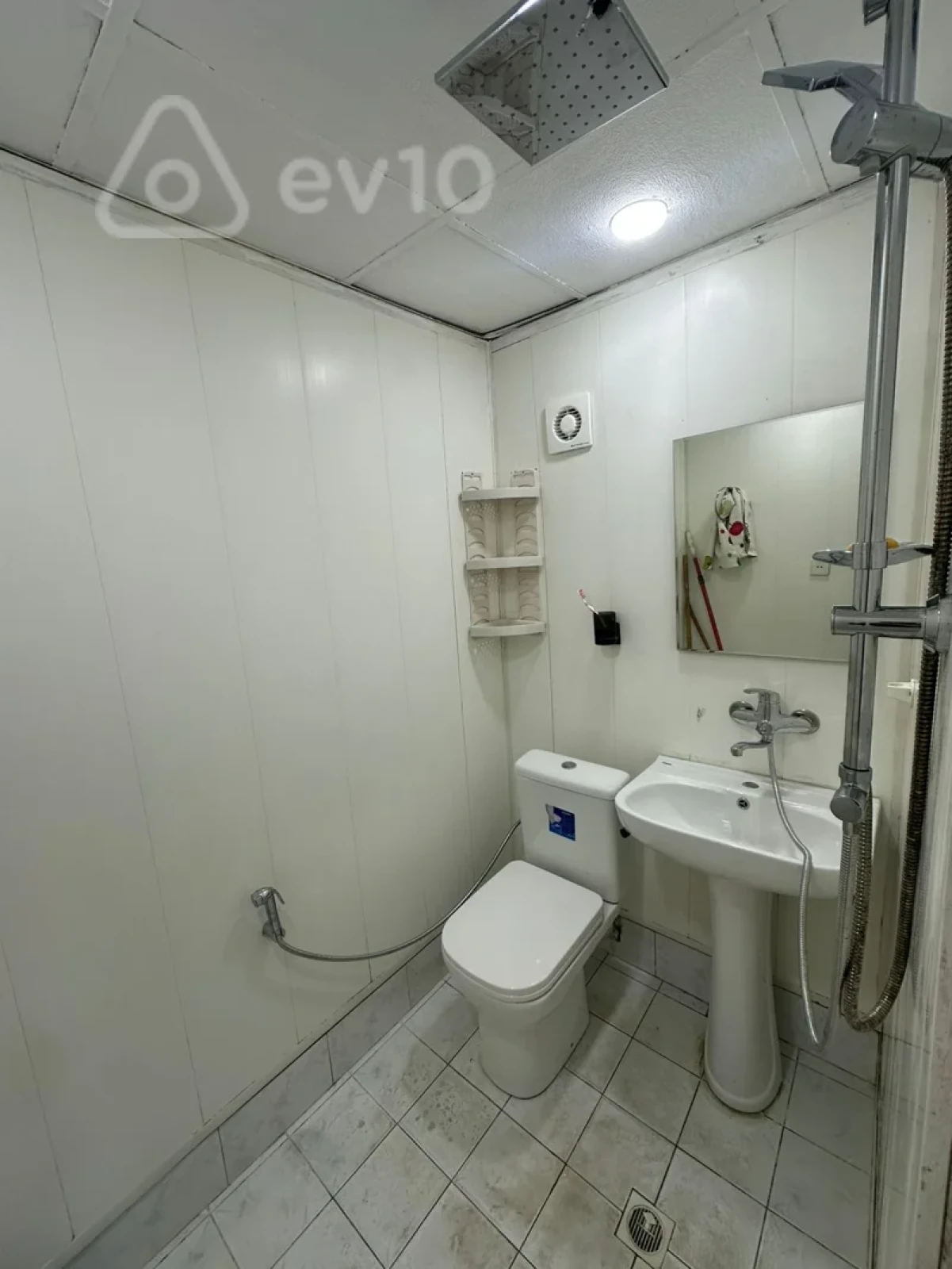 Kirayə verilir 2 otaqlı köhnə tikili 60 m²