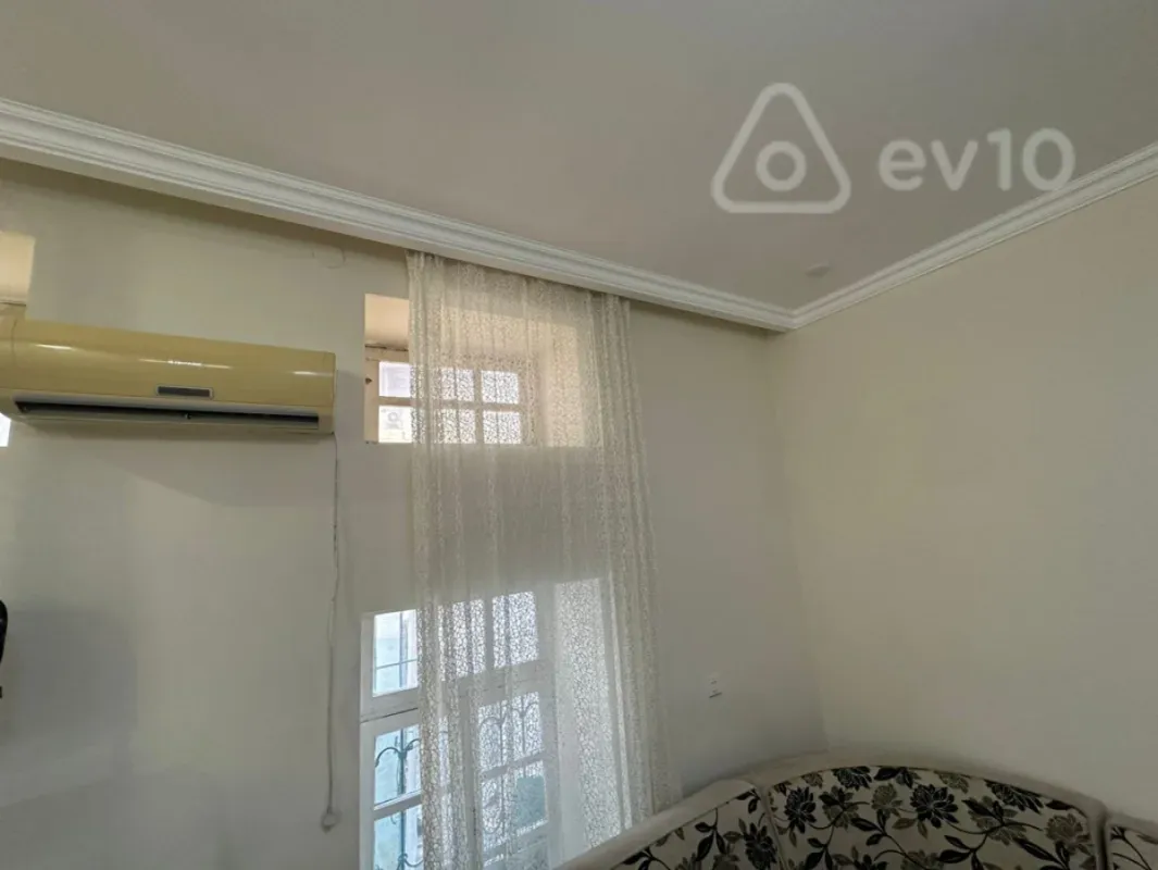 Kirayə verilir 2 otaqlı köhnə tikili 60 m²