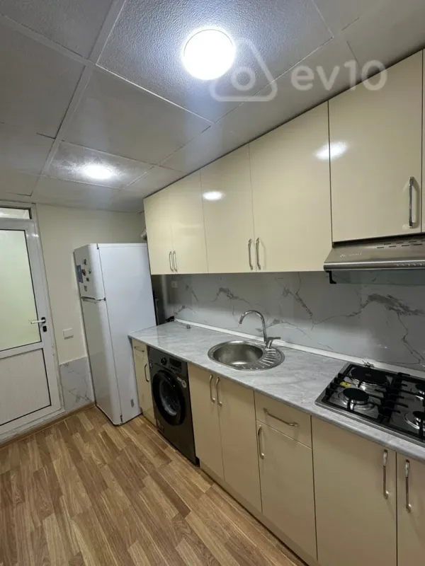 Kirayə verilir 2 otaqlı köhnə tikili 60 m²