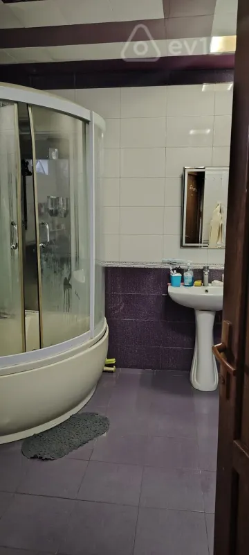 Satılır 5 otaqlı həyət evi 190 m²