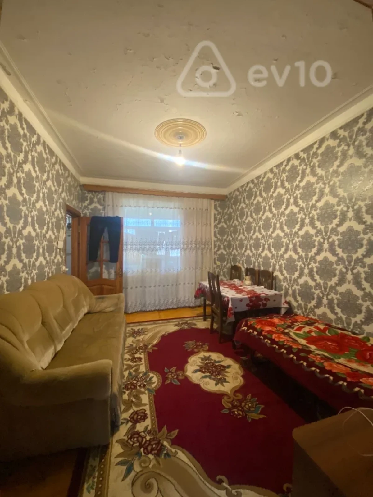 Kirayə verilir 2 otaqlı köhnə tikili 50 m²
