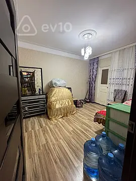 Satılır 4 otaqlı köhnə tikili 120 m²