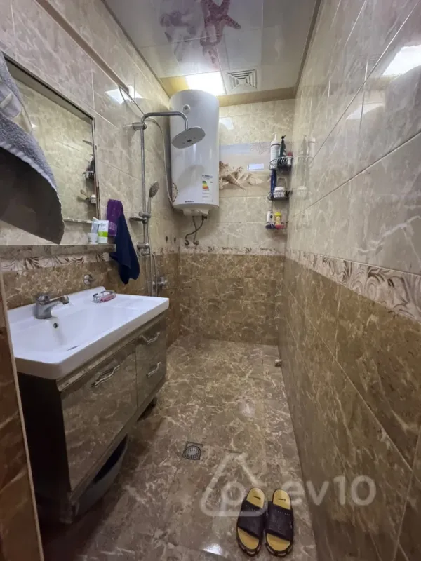 Satılır 4 otaqlı köhnə tikili 120 m²