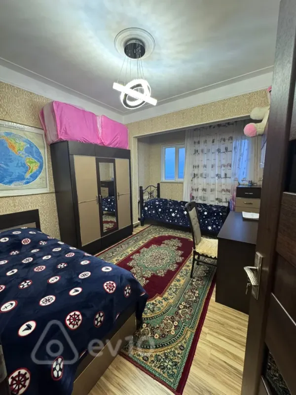 Satılır 4 otaqlı köhnə tikili 120 m²