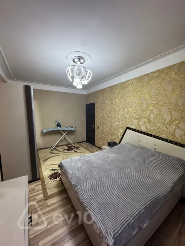 Satılır 4 otaqlı köhnə tikili 120 m²