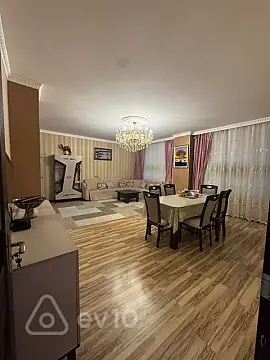 Satılır 4 otaqlı köhnə tikili 120 m²
