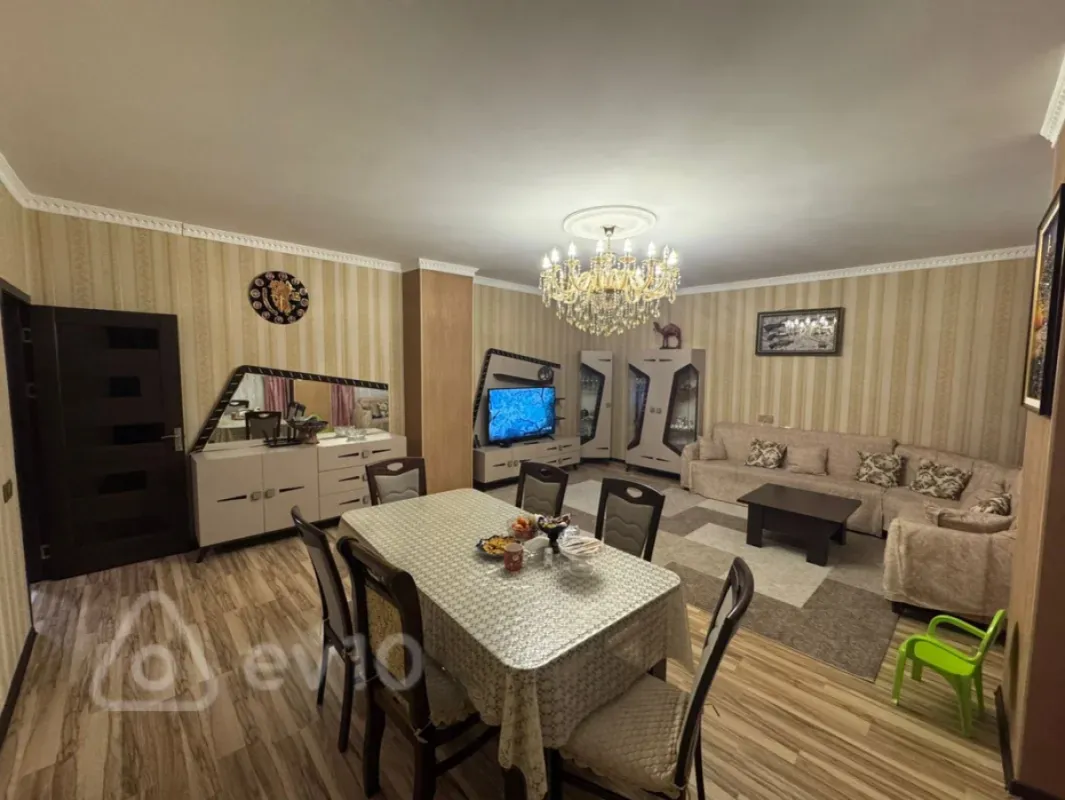 Satılır 4 otaqlı köhnə tikili 120 m²