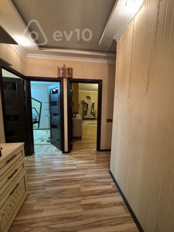 Satılır 4 otaqlı köhnə tikili 120 m²