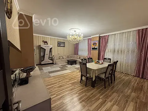 Satılır 4 otaqlı köhnə tikili 120 m²