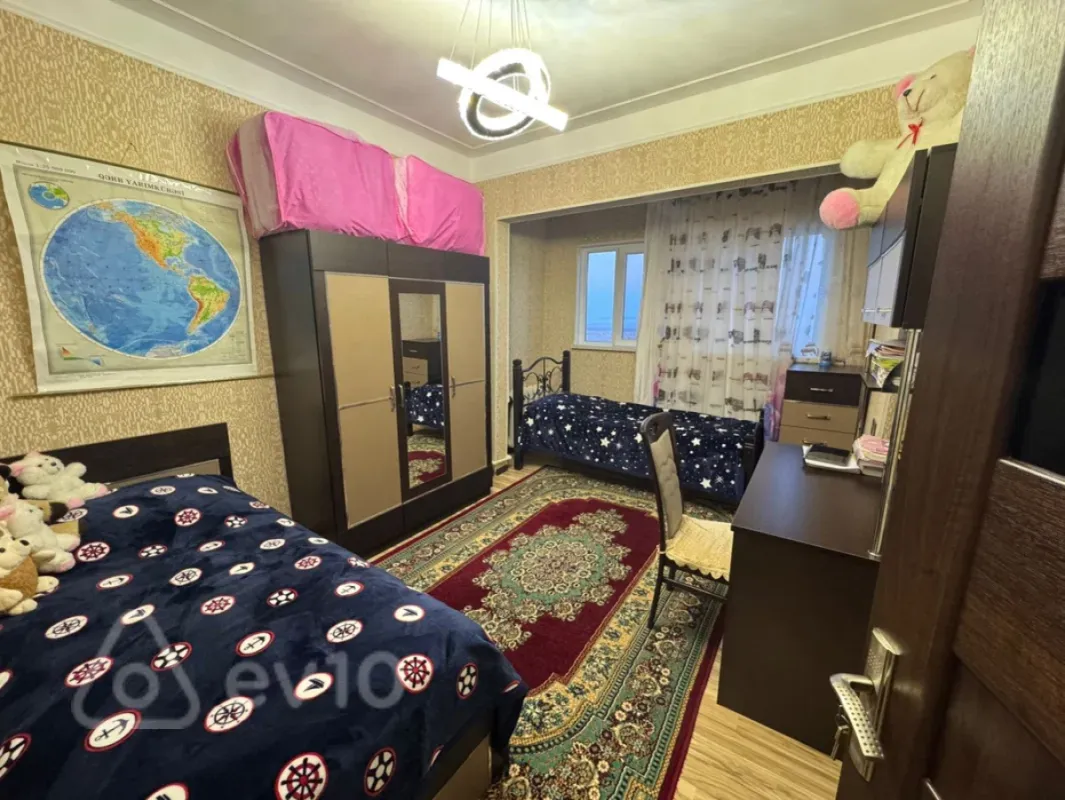 Satılır 4 otaqlı köhnə tikili 120 m²