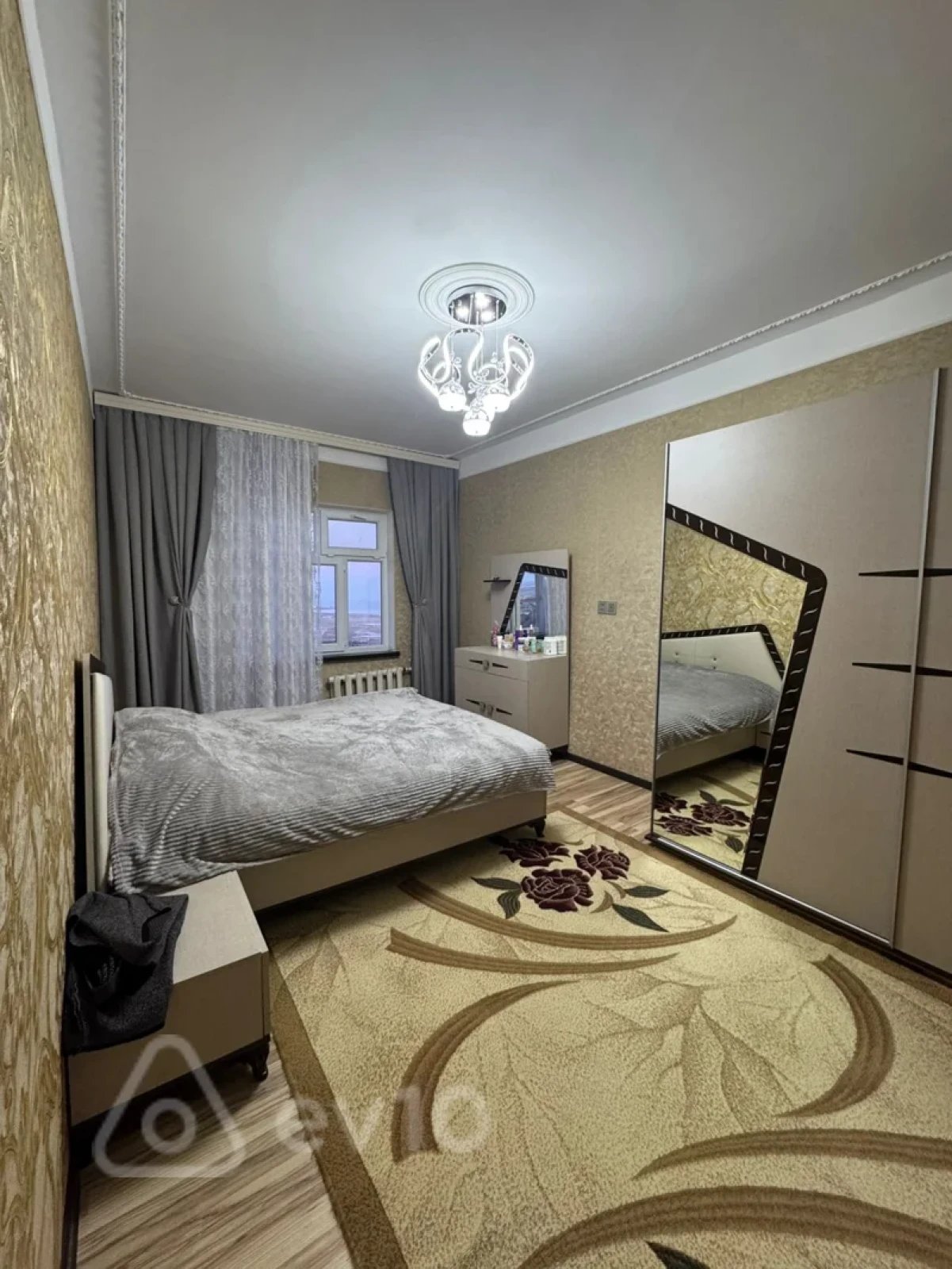 Satılır 4 otaqlı köhnə tikili 120 m²